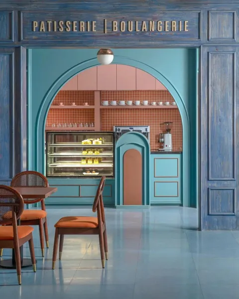 Café as a Cinematic Playground