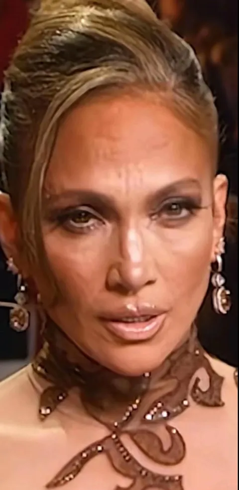 How do we feel about Jennifer Lopez’ golden globes look this year?