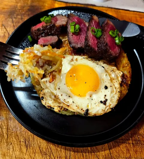 [Homemade] Steak &amp; Eggs on a Potato Pancake