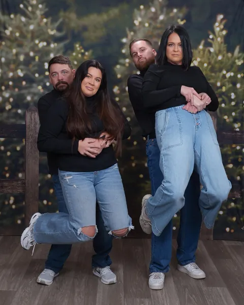 We finally did the awkward sibling photo sesh at JCPenny as a gift to our parents. 10/10 Recommend 🫶