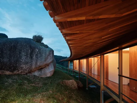 Superb WOODEN HOUSE in the hills of Brazil in Cunha, by Mariana Caires &amp; co (2024)