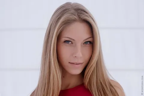 Stunning mostly-SFW photos of Anjelica, part D (16 images)