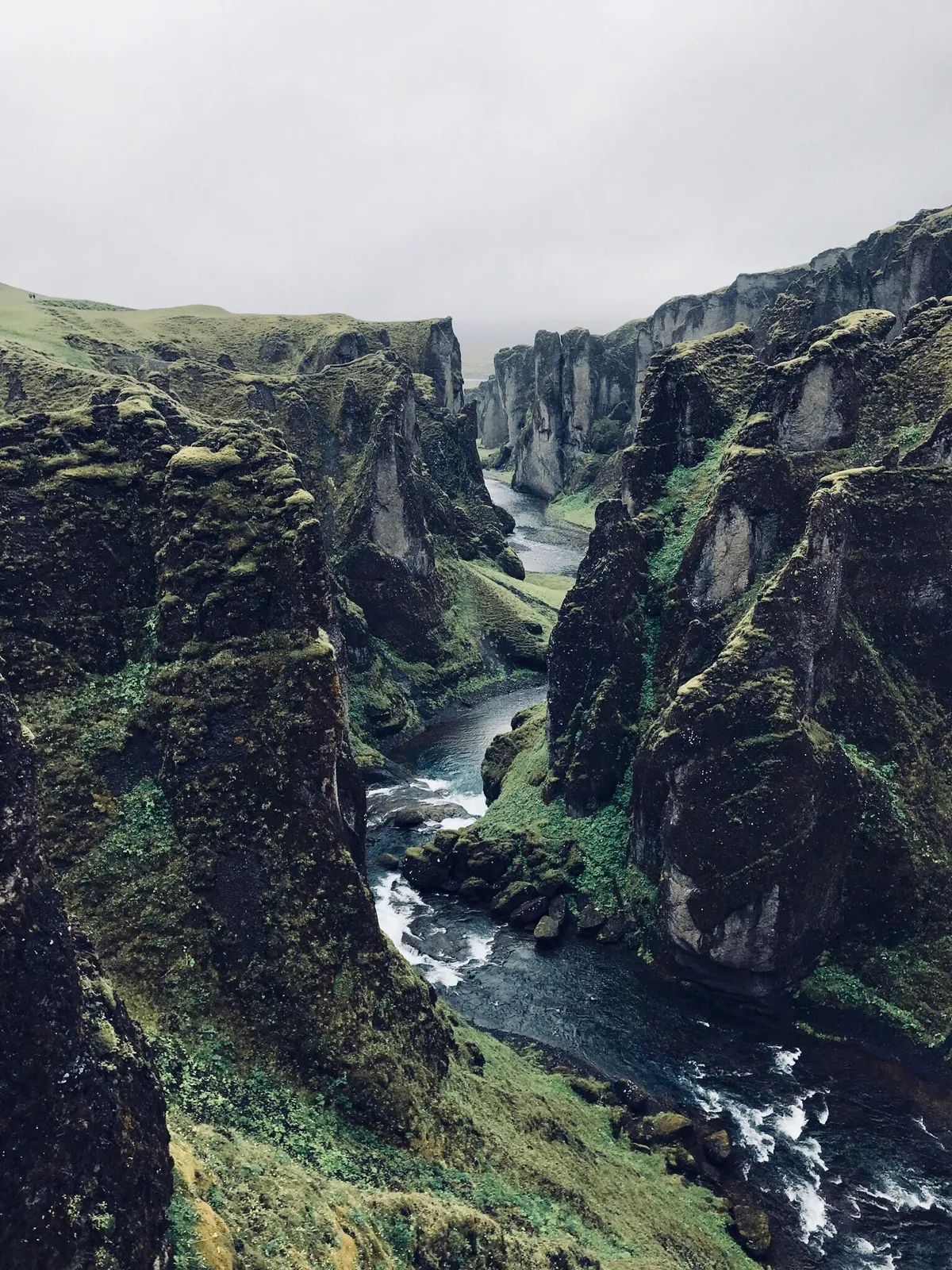 Fjaðrárgljúfur, Iceland [OC] [1920x1080]