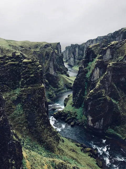 Fjaðrárgljúfur, Iceland [OC] [1920x1080]
