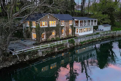 Riverstone Manor (Bristol, Tennessee, US).