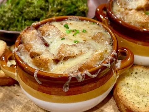French Onion Soup, Homemade Crouton, Smoked Gruyère 