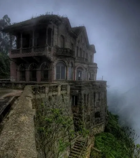'This dilapidated hotel in Colombia