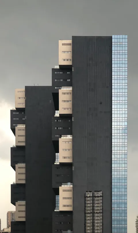 im 17, and i have been into amateur photography for the past few years. I really like this picture.