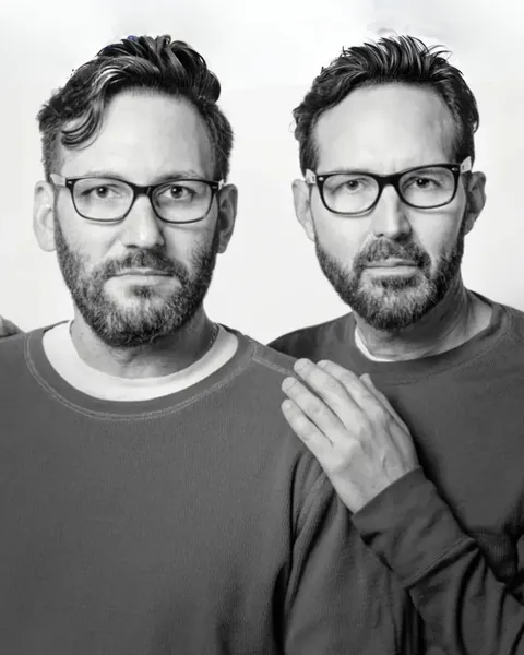 Photographer François Brunelle spent 20 years documenting unrelated strangers who look exactly like twins.