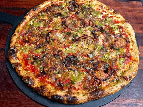 [Homemade] garlic and onion pizza