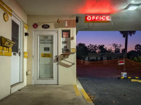 A 1950s roadside motel, closed for business and already fading into the past in Dunedin, Florida.⁠ [OC]