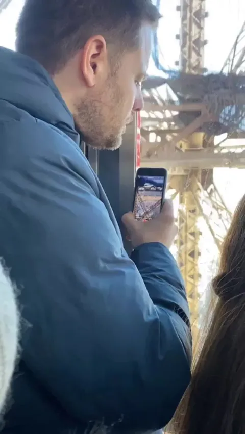 Taking a video of from Eiffel tower
