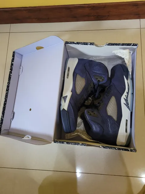 My parents got me my first pair of Jordans for Christmas!! So hyped about these!! 