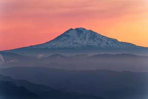 Mount Adams, Washington just before sunrise.. [OC][3000x2000]