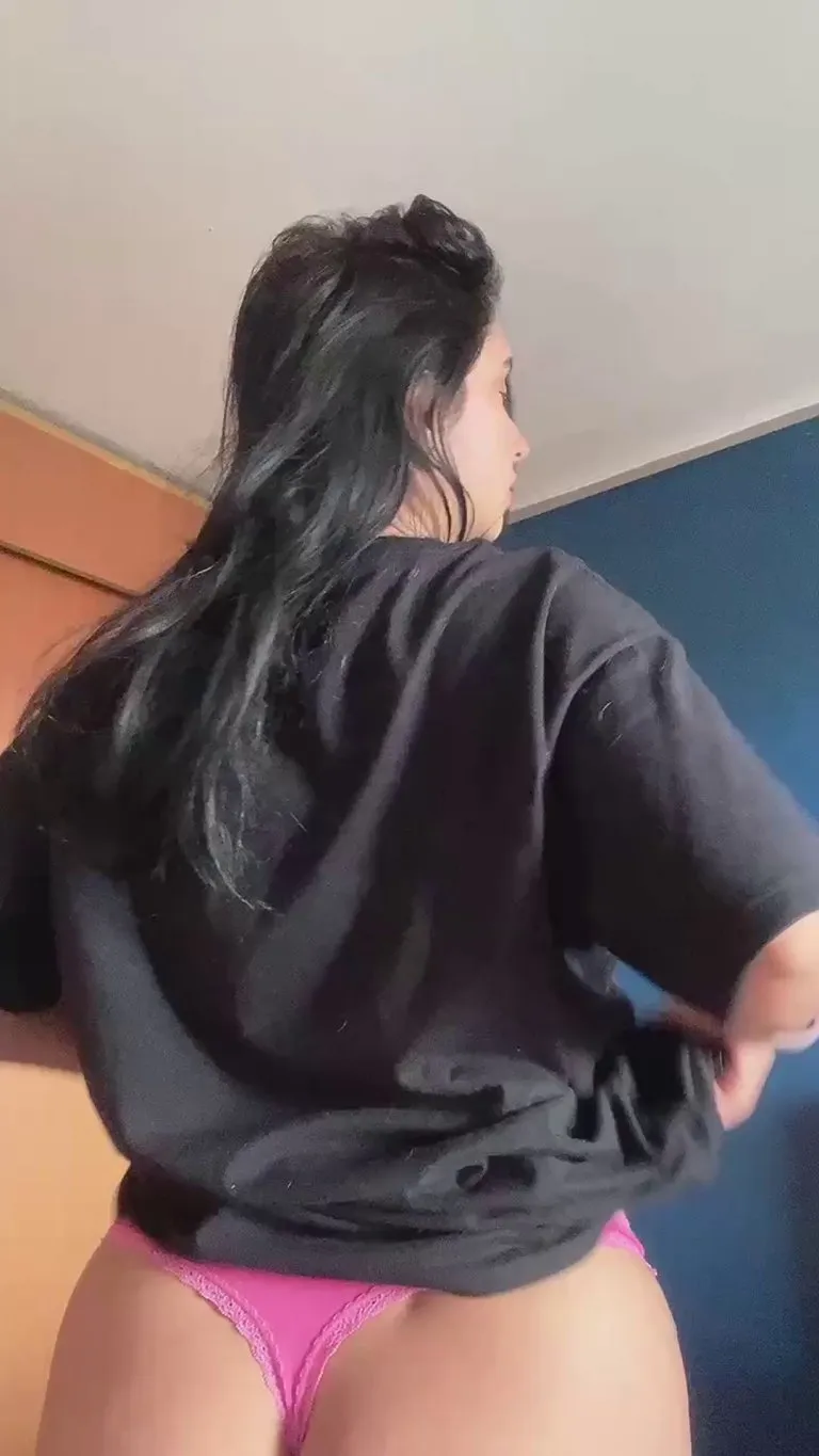 You start with my butt and end with my pretty breasts (reveal) 💙💙💙