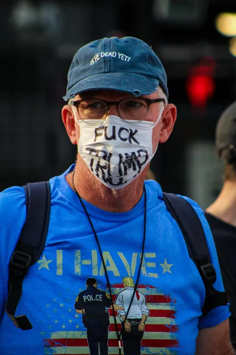 Today, the LAPD shut down a protest outside the ICE Detention Center in Los Angeles [OC]