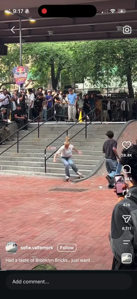 The number of people in the comments defending her not wearing a helmet and “skater culture”…