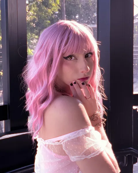 Rumors that even my pussy is neon😝