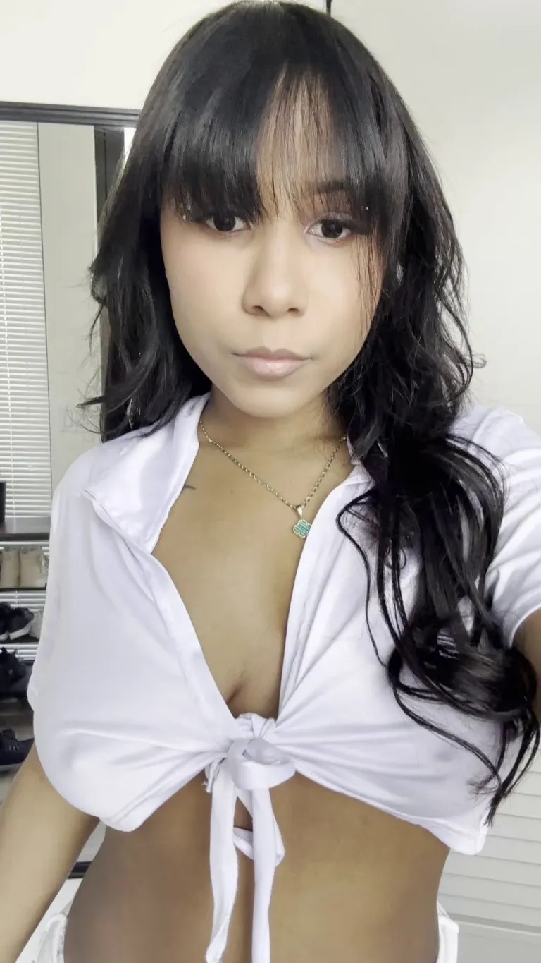 Reveal natural Latin tits