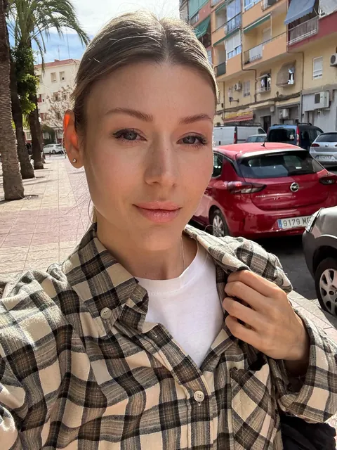 F39, mom of two boys &amp; personal trainer. Still hot to you?