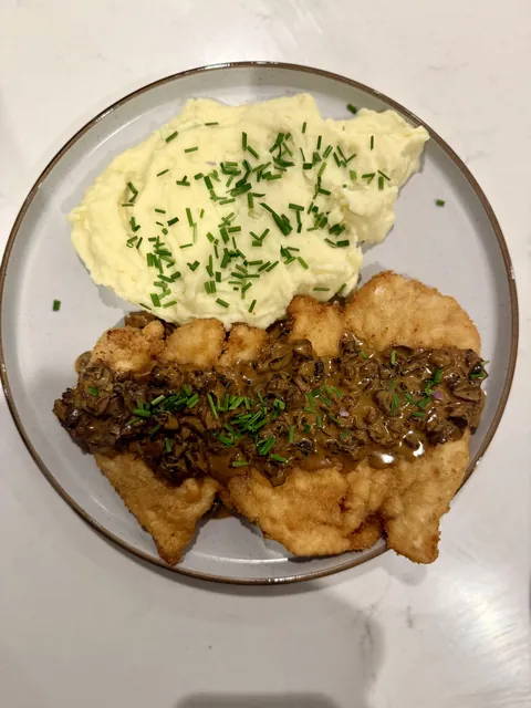 [homemade] chicken schnitzel, creamy garlic and white pepper mash, mushroom sauce