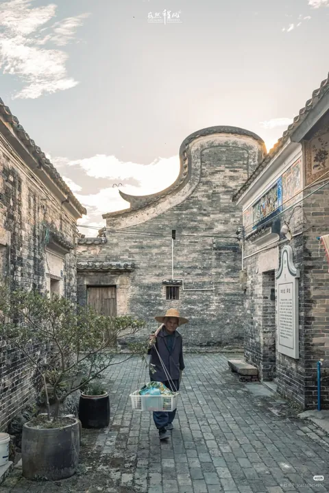 Chinese Wok-ear houses