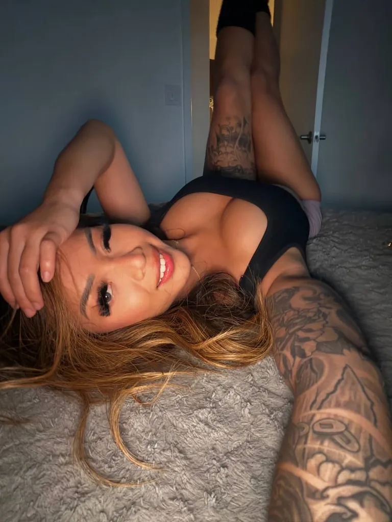 F18, 5'1, 106lb, would you smash?