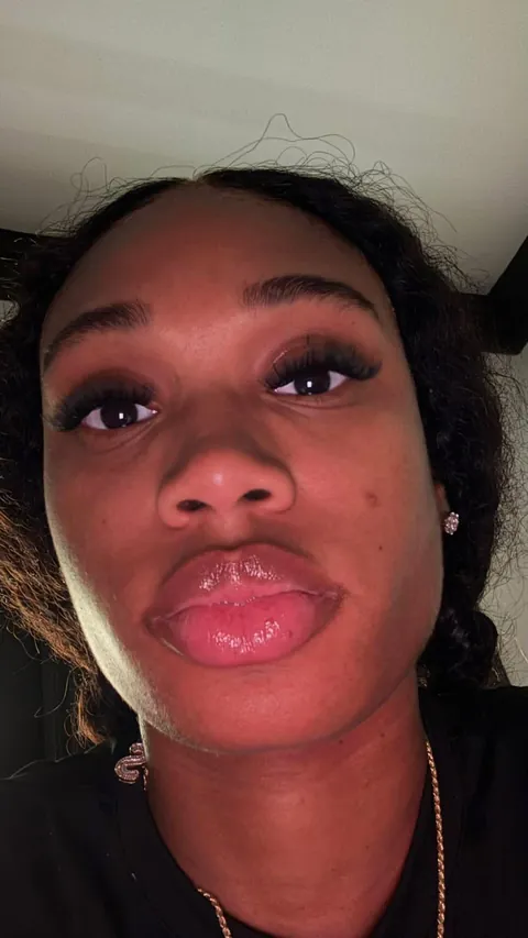 Pretty Face &amp; Juicy Lips 🥰💋