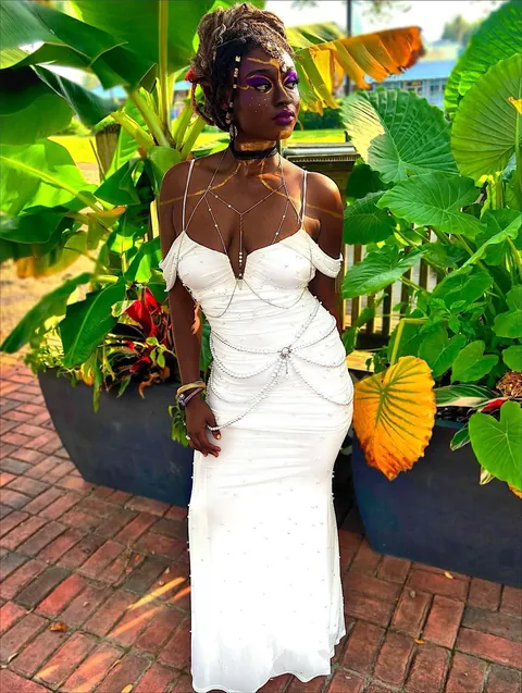 I did a Mel Medarda cosplay from Arcane photo shoot. (Makeup done by me)