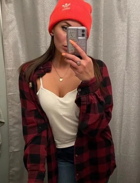 Born in 1999, 1 kid... Am I still hot? 🫣➡️ F26