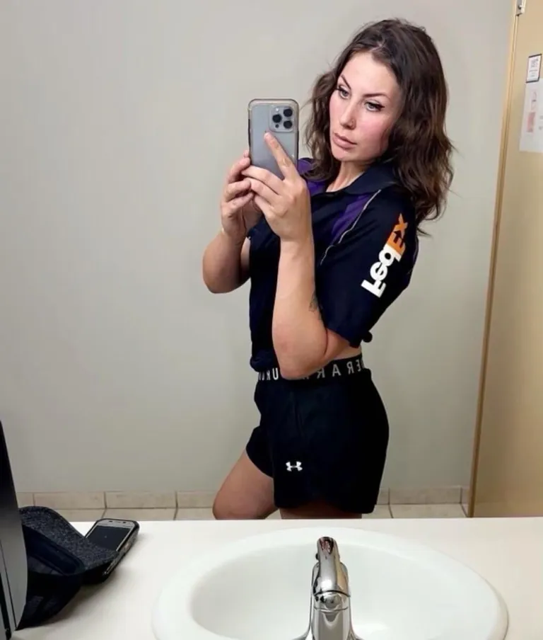 Born in 1999, 1 kid... Am I still hot? 🫣➡️ F26