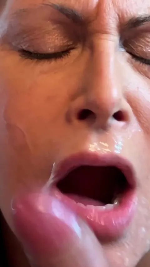 Loving a load to my face!