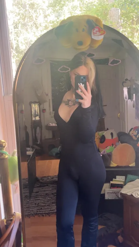 Wish more guys looked to date a cute trans girl