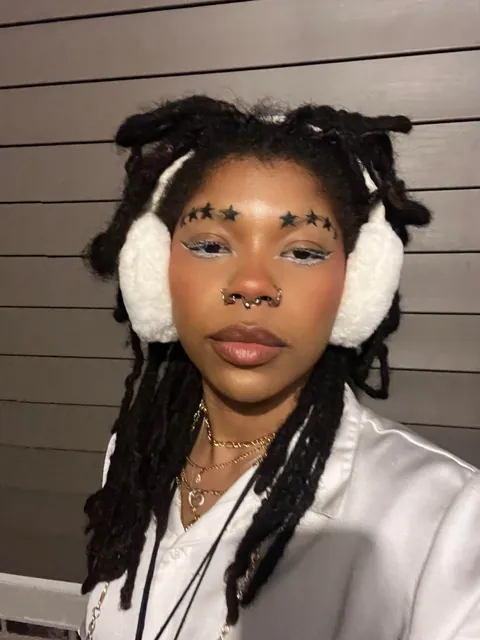 i have just been OBSESSED with doing star eyebrows