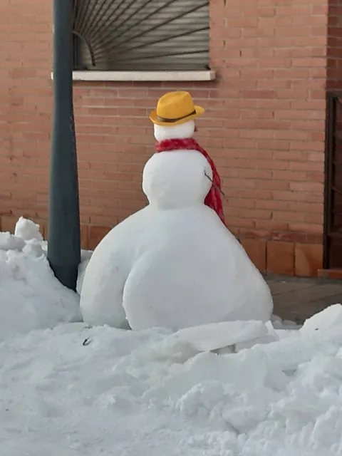 PsBattle: This Snowman in Spain