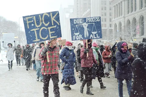 [OC] Chicagoans out in extreme cold and snow to support Minneapolis
