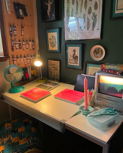 Cleaned up my studio into functional again✨