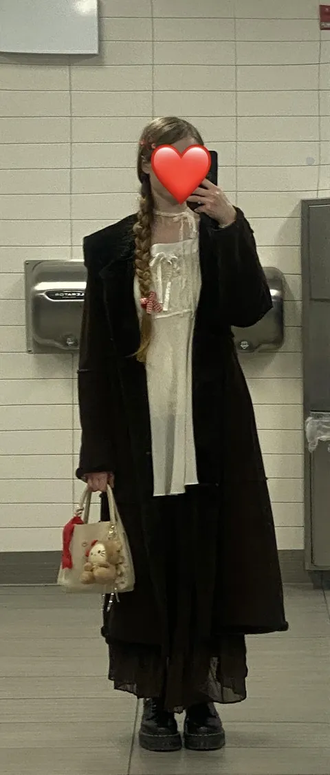 Thoughts on my outfit? My mom says it’s hideous lol