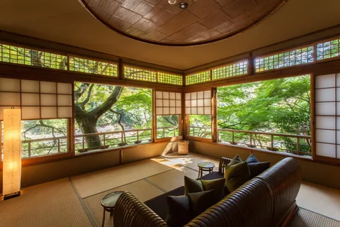 Hoshinoya's Kyoto location, sitting room in the tsukihashi twin suite [2048x1365]