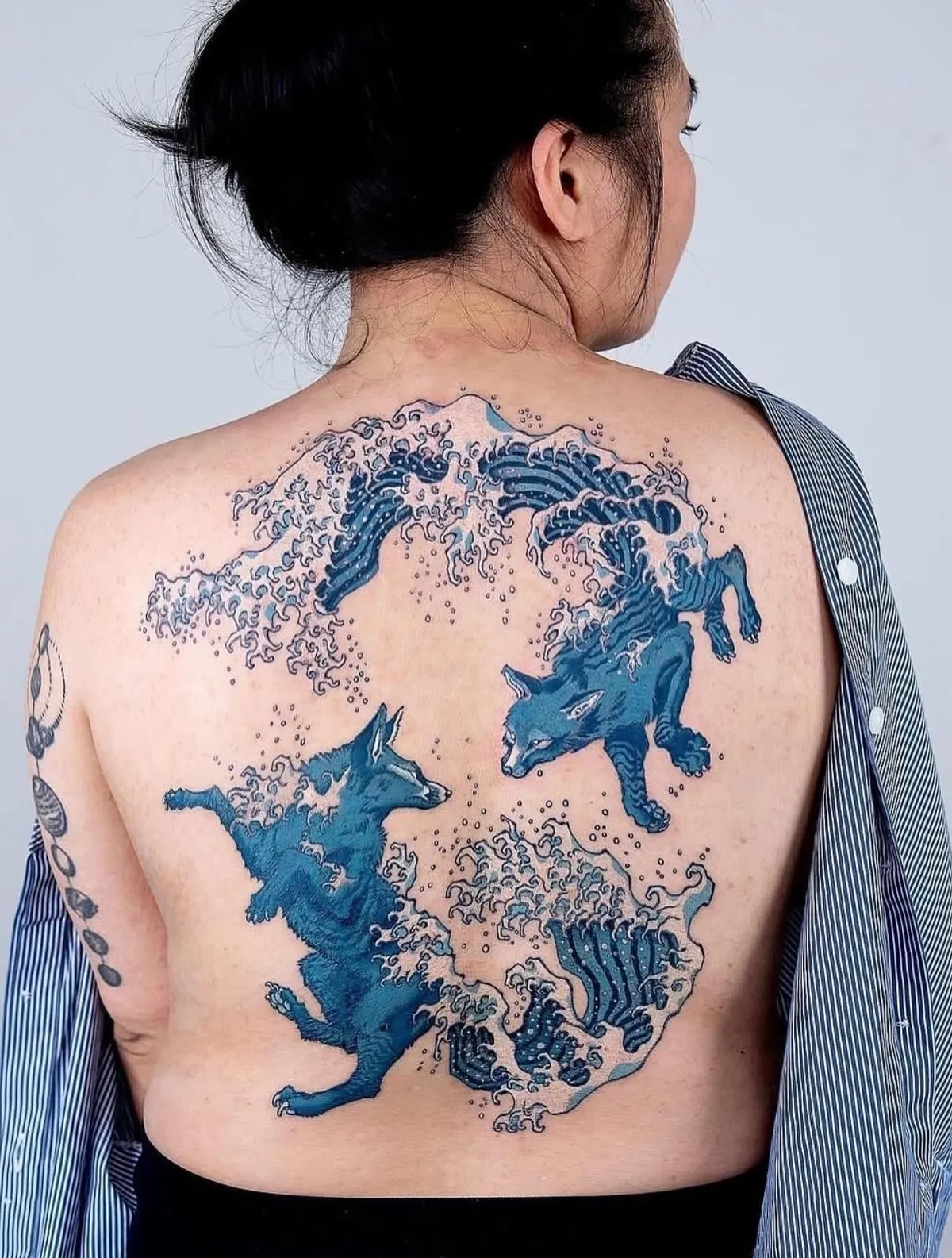 Tattoo artist turn skin into Porcelain inspired Art