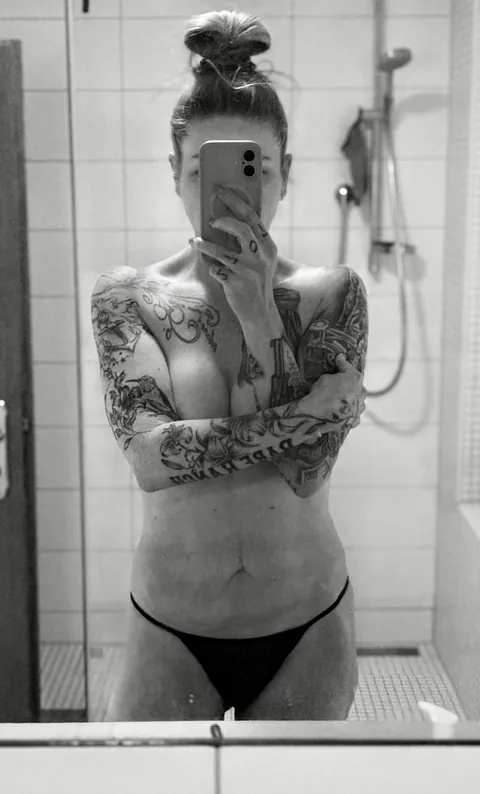 Mein erster Post bei euch. Gefällt euch was ihr seht? [f]