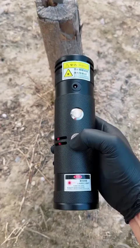 100-watt laser igniter cutting blade used for precision cutting.