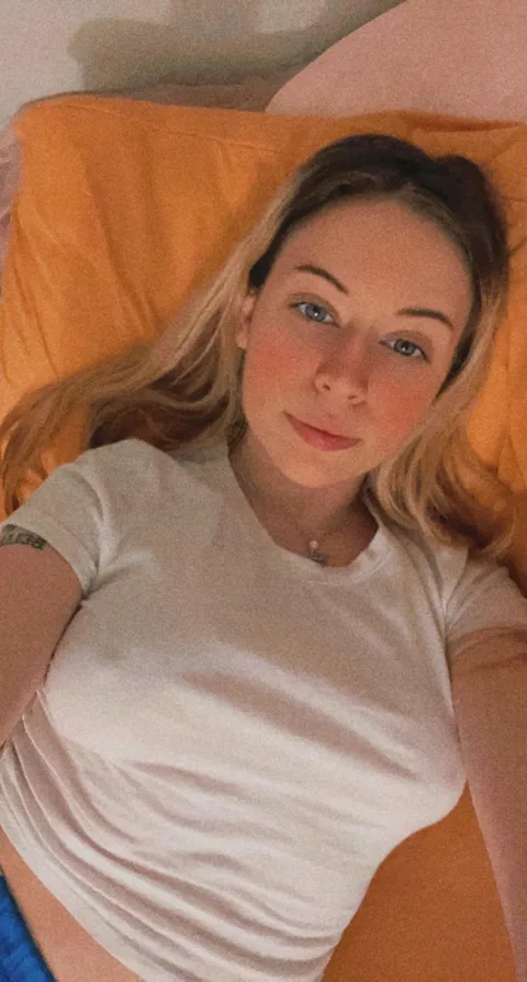 26F am I naturally beautiful?