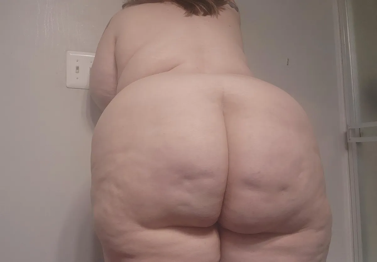 Look at my big fat ass 🤤