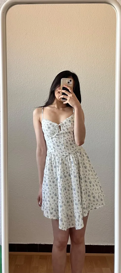 happy sunday everyone! i was taught to never wear panties if i wear a sundress ;)