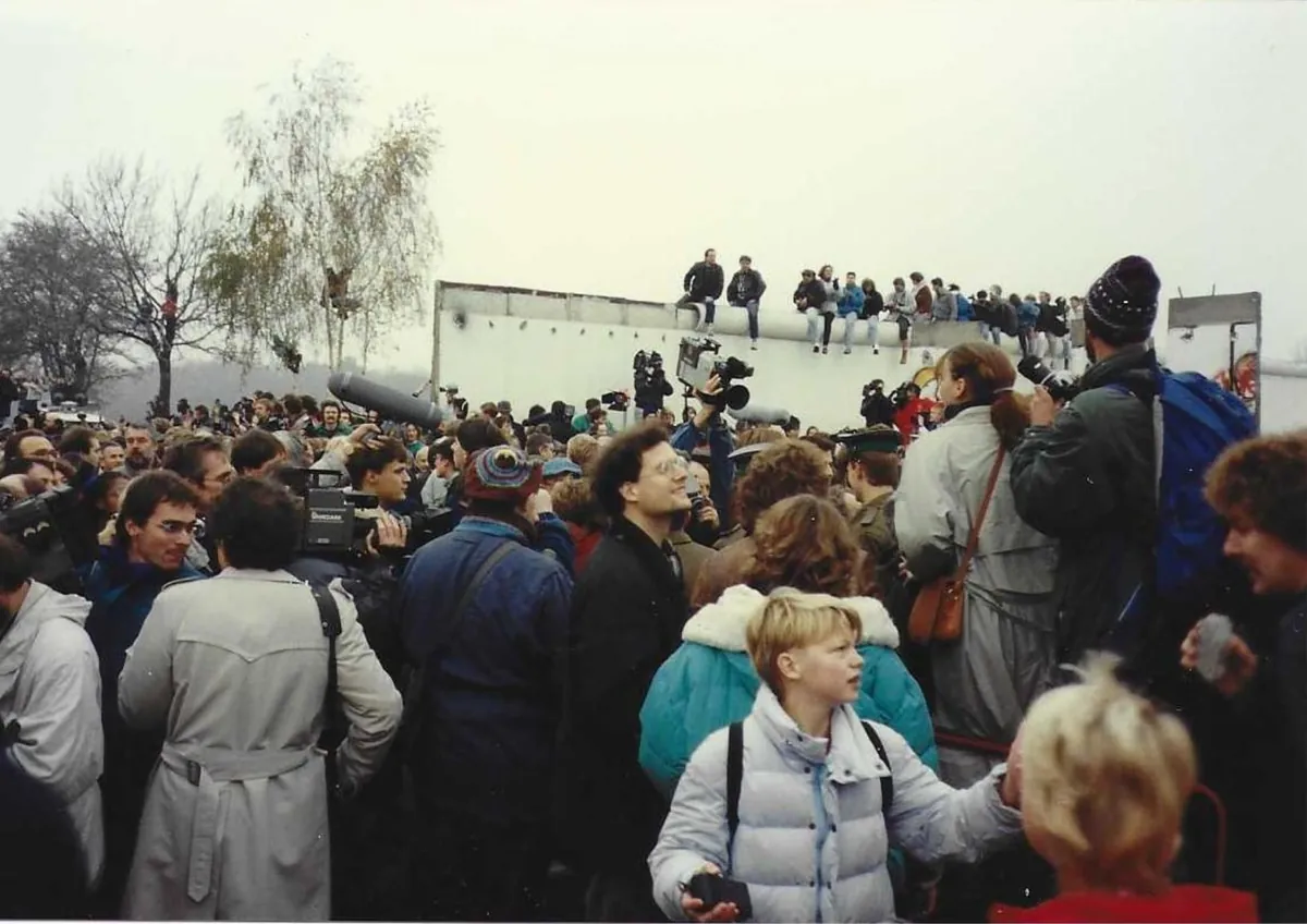 Unseen photos from inside East Berlin the day the Berlin Wall fell
