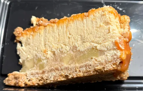 Caramel Apple Pie Cheesecake [homemade]