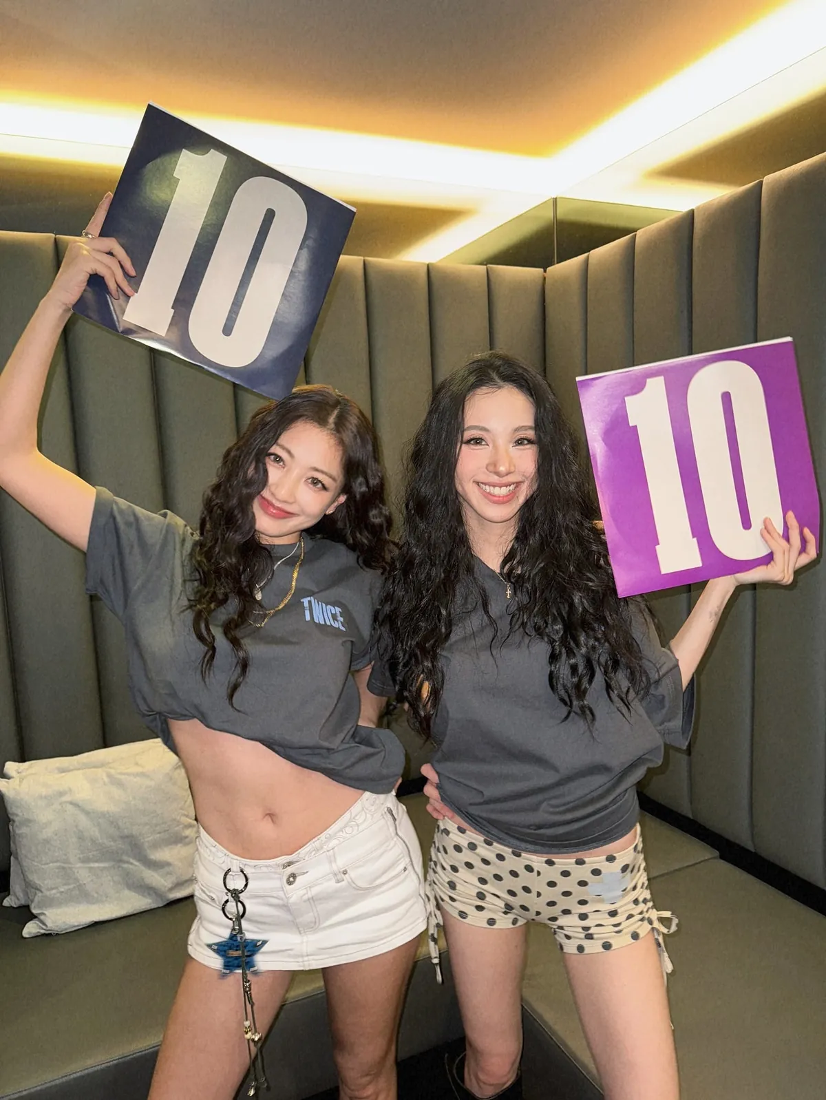 TWICE - Jihyo (feat Chaeyoung and Jeongyeon)