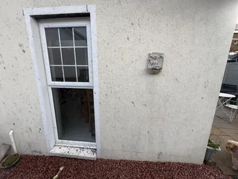Neighbours getting house cleaned so this is now what the side of our house looks like