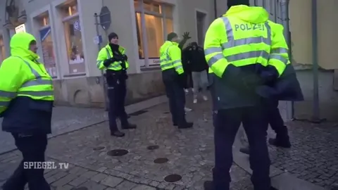 Nazi salute in front of German police